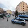 Un presidio delle forze dell’ordine in largo Barriera, area incluse nelle zone rosse foto Lasorte