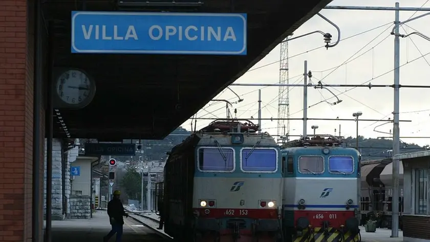 Un treno fermo alla stazione di Villa Opicina