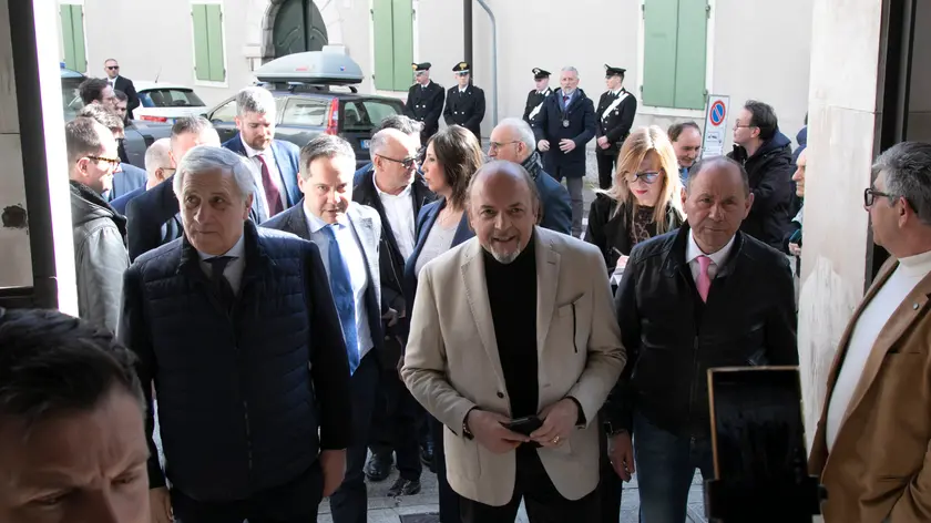 L’arrivo del vicepremier Tajani e il pubblico in sala. Foto Bonaventura
