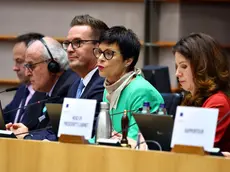 La commissaria Kos mentre parla accanto a Turel e Ziberna - Foto European Union / Christophe Licoppe