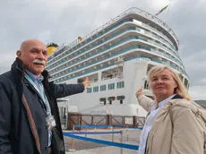 Stefania e Giuseppe, di Cologno Monzese, dopo lo sbarco dalla Costa Deliziosa foto Andrea Lasorte