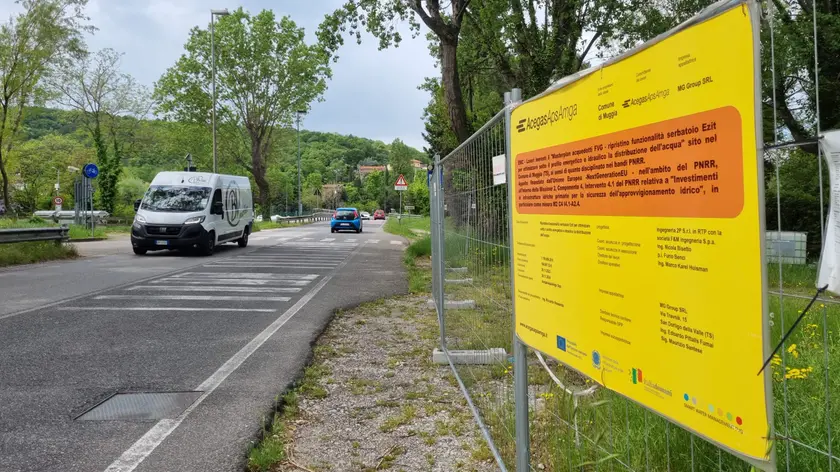 Il cantiere di AcegasApsAmga parte dal ponte sul rio Ospo