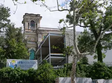 Villa Hagginconsta soffocata dal prefabbricato (Silvano)