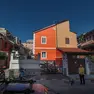 Le casette a schiera incastonate nel rione di San Giacomo (Lasorte)