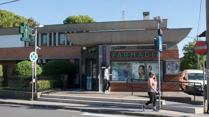 La farmacia di Staranzano dove sono avvenuti i furti. foto Bonaventura