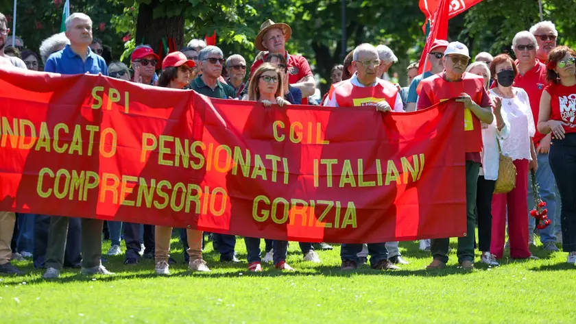 La folla in piazza a Gradisca (Tibaldi)