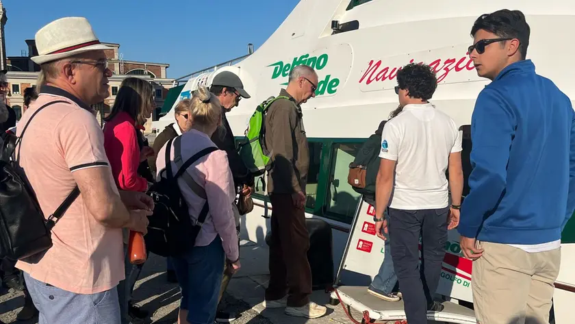 Il primo viaggio del Delfino Verde verso Sistiana