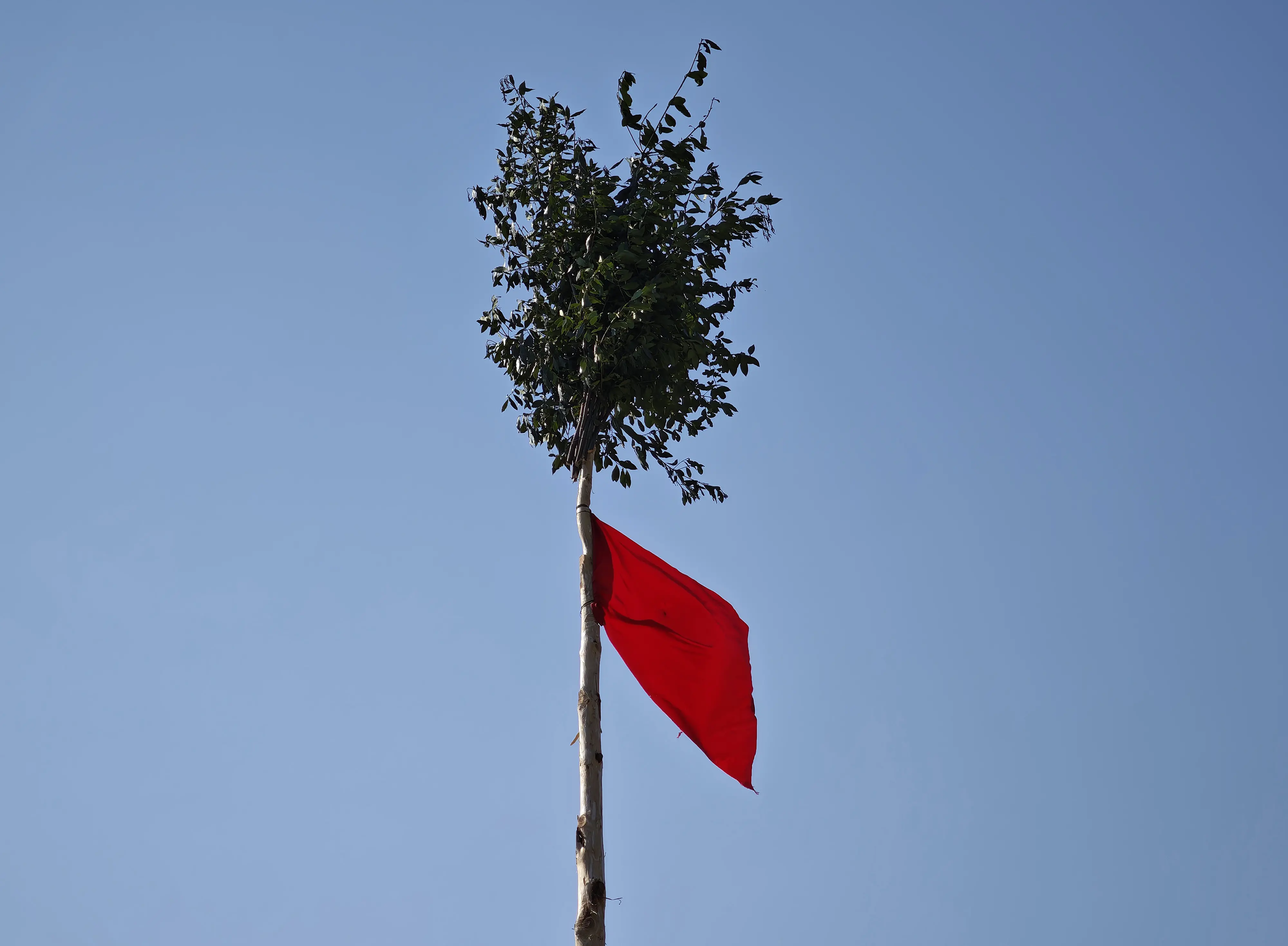 La bandiera rossa a San Giovanni di Duino