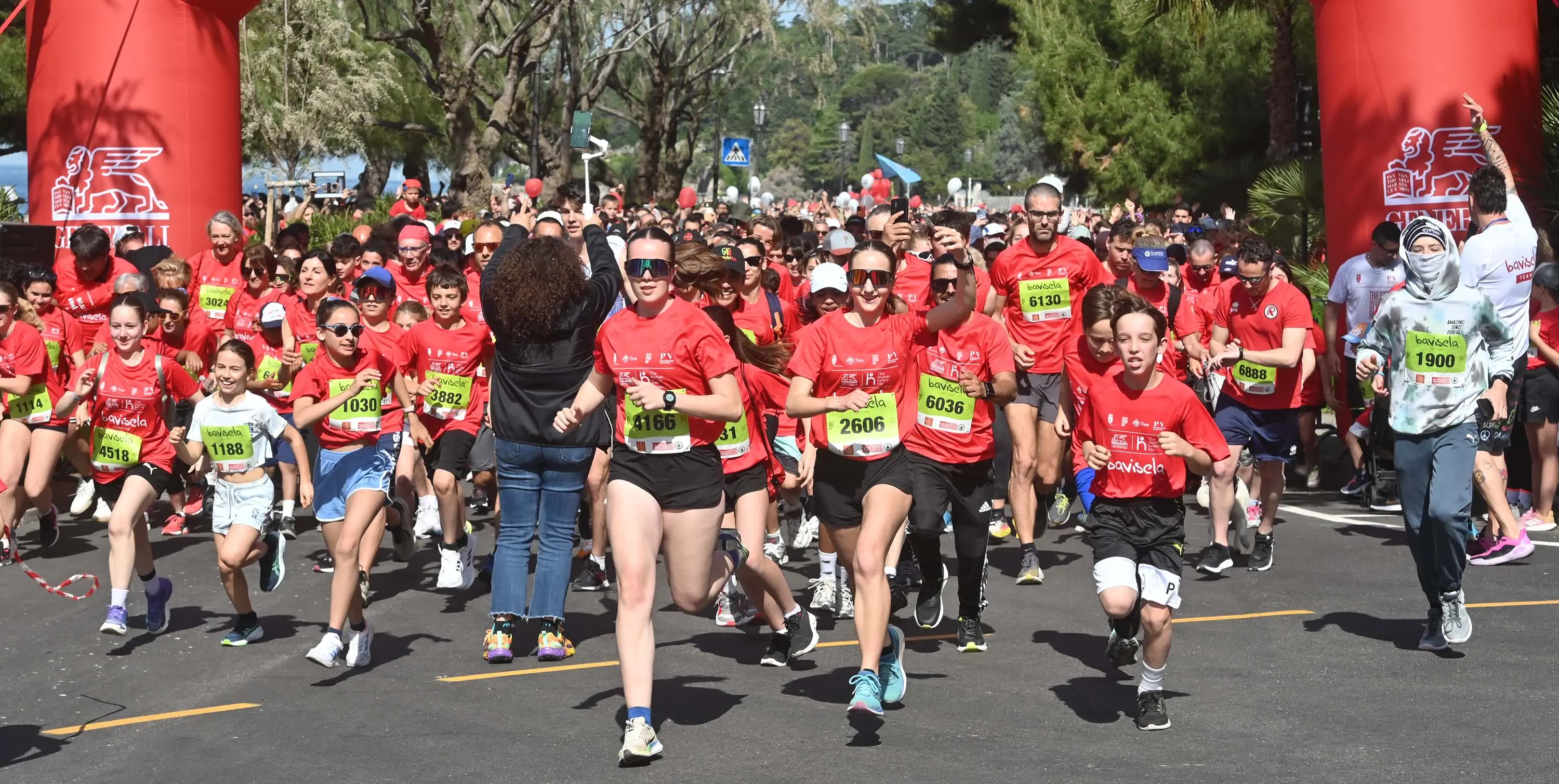 Anche quest'anno è tornata la grande festa della Trieste Spring Run. La corsa più gettonata si conferma la Bavisela Family Run, con 5.500 partecipanti per una 7 chilometri all'insegna dell'inclusione, del divertimento e della festa. Le foto sono di Francesco Bruni
