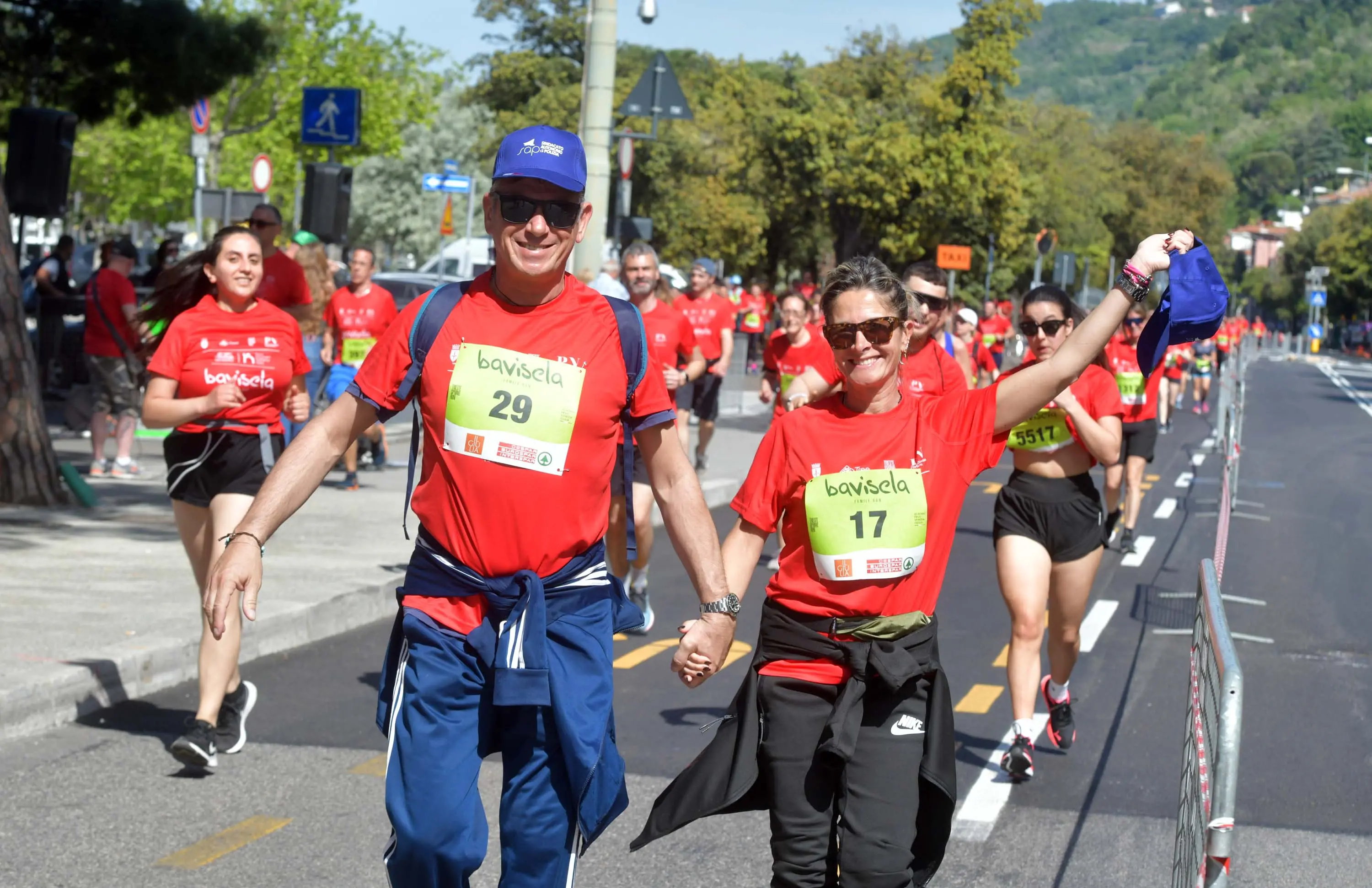 Anche quest'anno è tornata la grande festa della Trieste Spring Run. La corsa più gettonata si conferma la Bavisela Family Run, con 5.500 partecipanti per una 7 chilometri all'insegna dell'inclusione, del divertimento e della festa. Le foto sono di Francesco Bruni