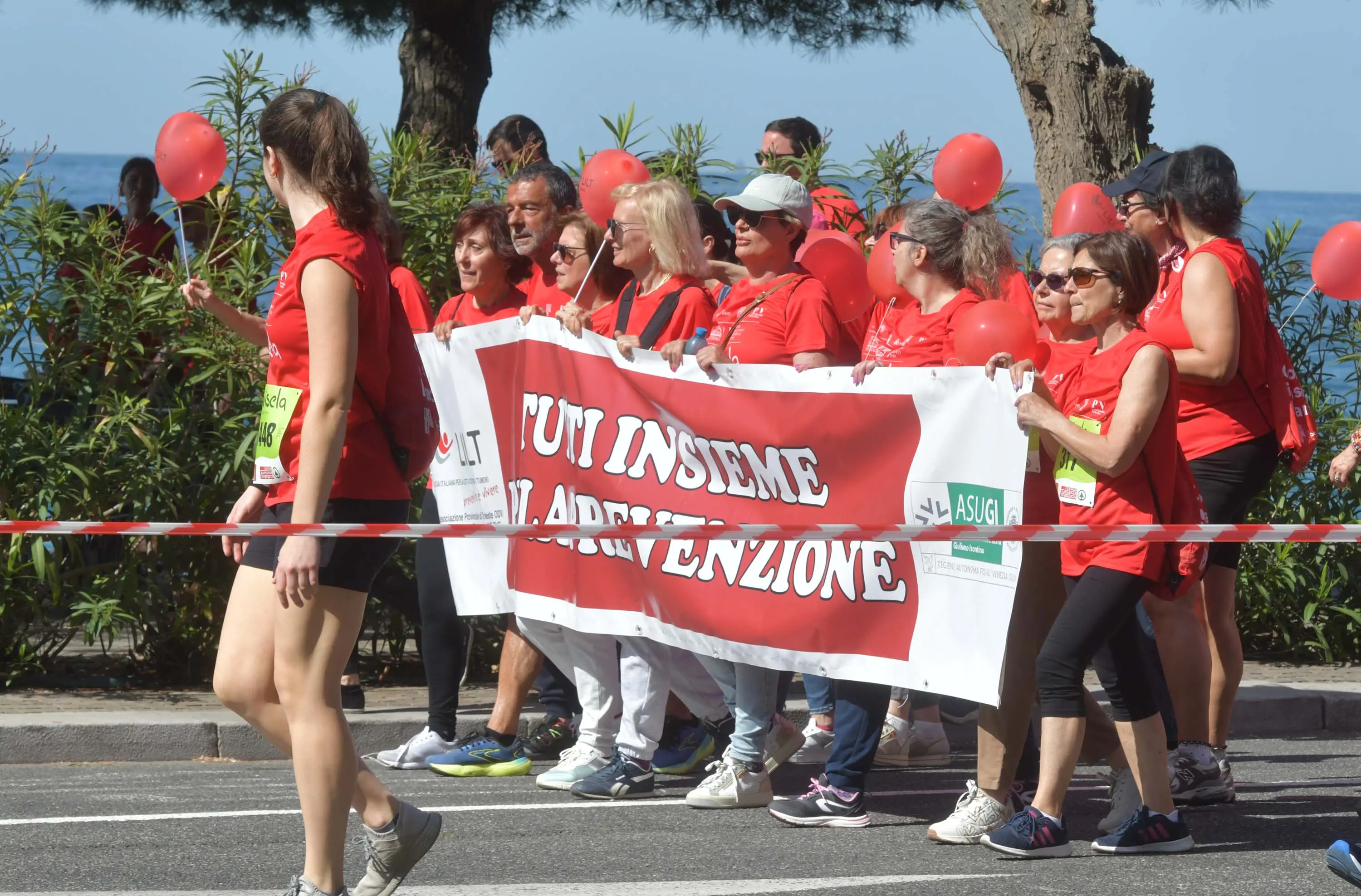 Anche quest'anno è tornata la grande festa della Trieste Spring Run. La corsa più gettonata si conferma la Bavisela Family Run, con 5.500 partecipanti per una 7 chilometri all'insegna dell'inclusione, del divertimento e della festa. Le foto sono di Francesco Bruni