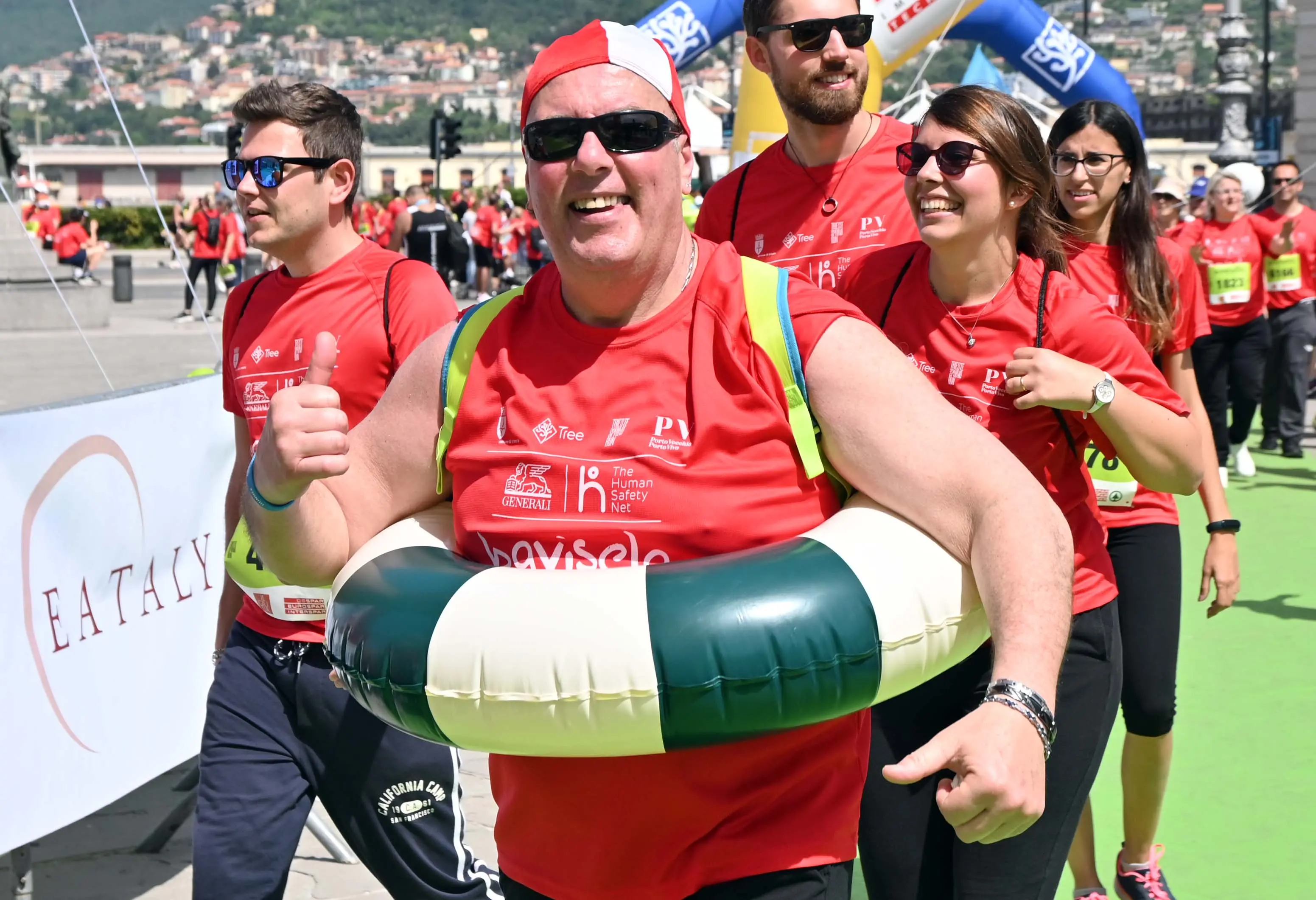 Anche quest'anno è tornata la grande festa della Trieste Spring Run. La corsa più gettonata si conferma la Bavisela Family Run, con 5.500 partecipanti per una 7 chilometri all'insegna dell'inclusione, del divertimento e della festa. Le foto sono di Francesco Bruni