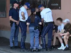 I controlli delle forze dell’ordine alla stazione degli autobus di Muggia nel weekend Foto Francesco Bruni
