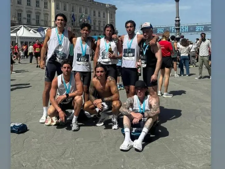 Una delle foto postate sui social da Rocco Ritchie (il primo in alto a destra)