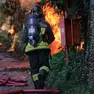Uno dei vigili del fuoco impegnati nelle operazioni anti-incendio al campeggio di Opicina Foto Massimo Silvano