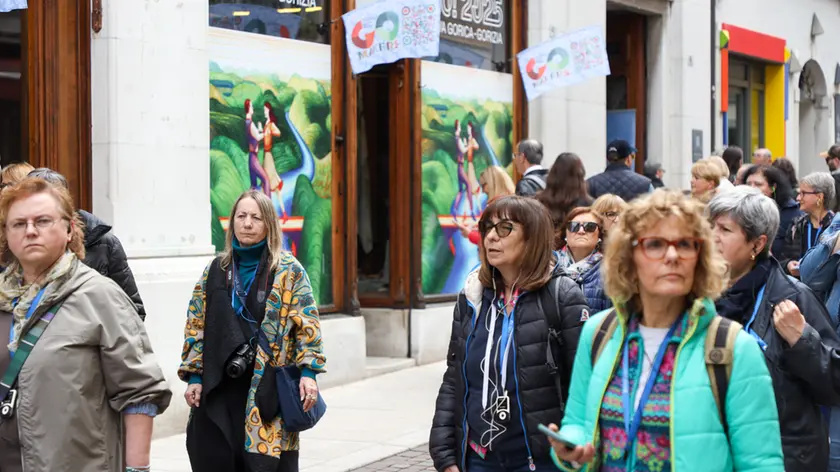 Turisti in città: l'obiettivo è di modernizzare la rete commerciale (foto Tibaldi)