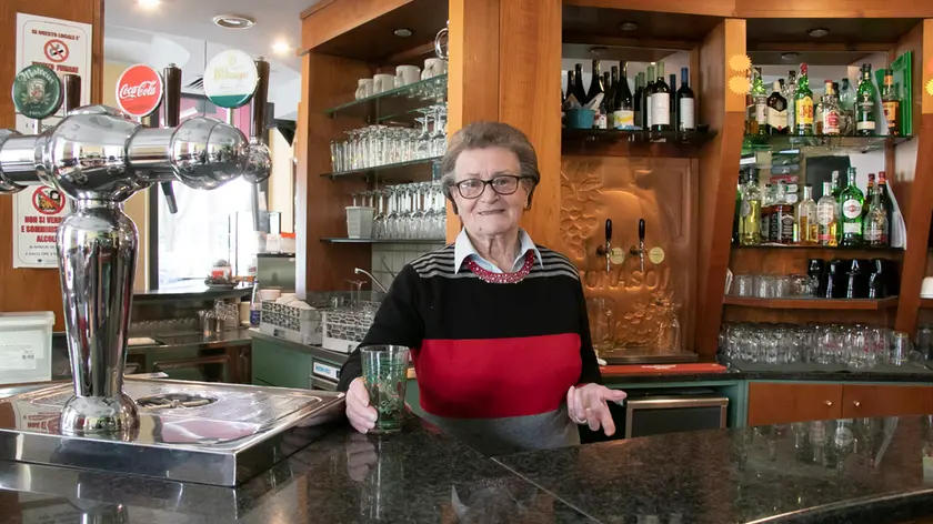 Nives Pontel, 86 anni e mezzo, decana dei baristi a Monfalcone