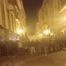 Un fermo immagine del video circolato sui social in cui diverse decine di persone, tra cui diversi con il cappello con la penna nera, intonano "Faccetta Nera" al raduno degli Alpini a Biella