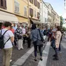 Il ritrovo degli iscritti all’iniziativa davanti alla sede di via Rastello dell’associazione Kulturhaus Görz (foto Tibaldi)
