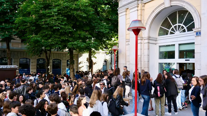 Gli studenti intervenuti all'incontro con don Ciotti a Trieste (Silvano)