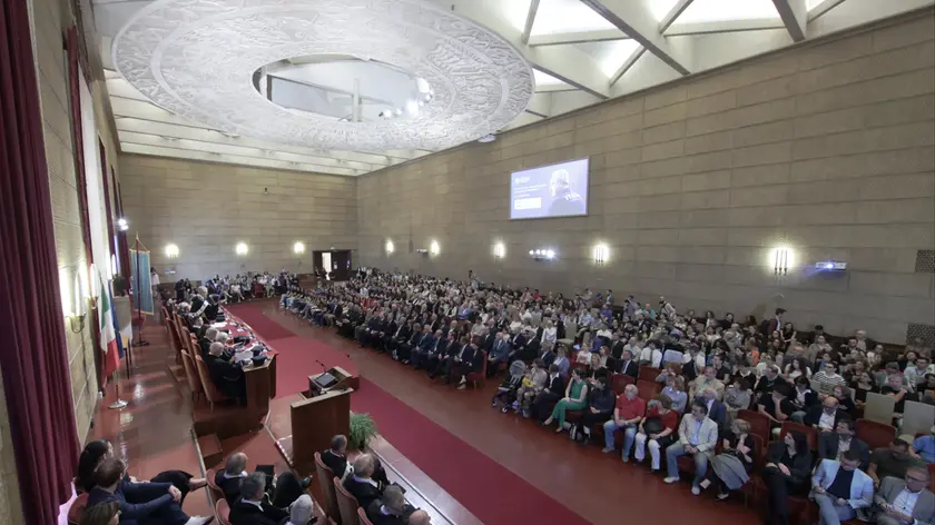 L'aula magna gremita per la laurea a Velasco (Lasorte)