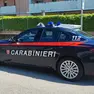 Un’auto dei carabinieri davanti a una casa svaligiata dai ladri