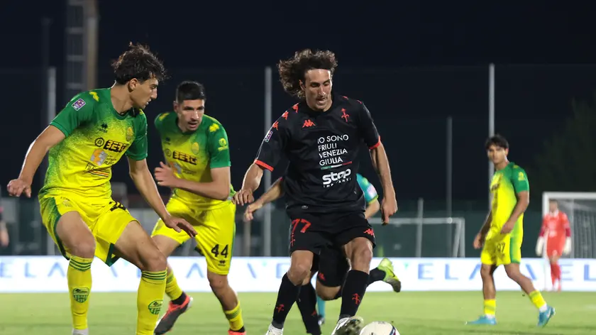 Alessandro Cortinovis in azione nella gara d'andata del play-out contro il Caldiero (Foto Andrea Lasorte)