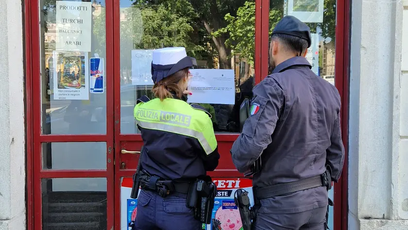 Tre negozi chiusi a Trieste: vendevano tabacco illegale