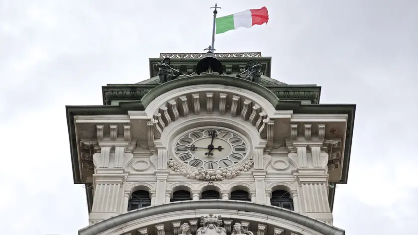 Il municipio in piazza Unità (Lasorte)