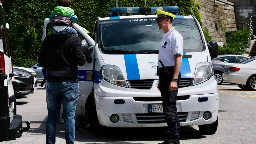 Il presidio della Polizia Locale in Piazzale Rosmini (Silvano)