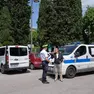 I cittadini parlano con gli agenti in piazzale Rosmini (foto Silvano)