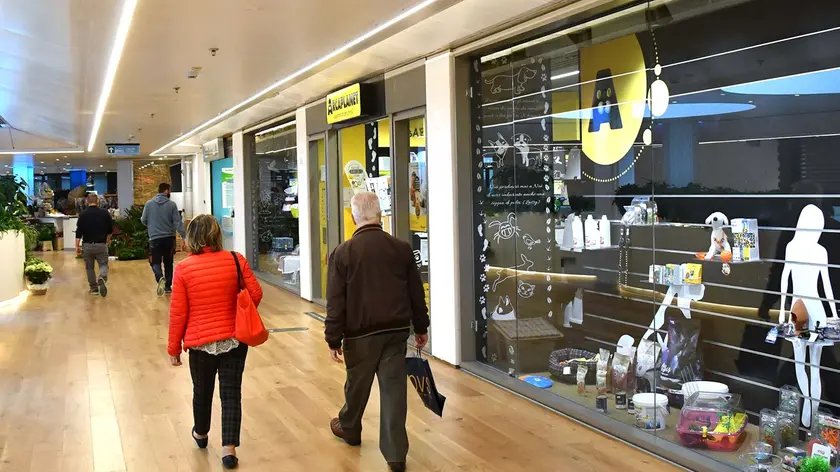 Il centro commerciale Il Giulia in una foto di archivio