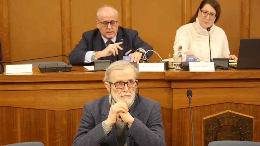 Adami con, sullo sfondo, il sindaco e la presidente del Consiglio
