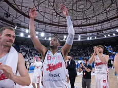 L'esultanza dopo la vittoria in gara 2 contro Brescia (Ciamillo / Lasorte)