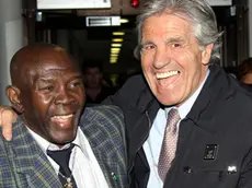 L’abbraccio tra Emile Griffith e Nino Benvenuti