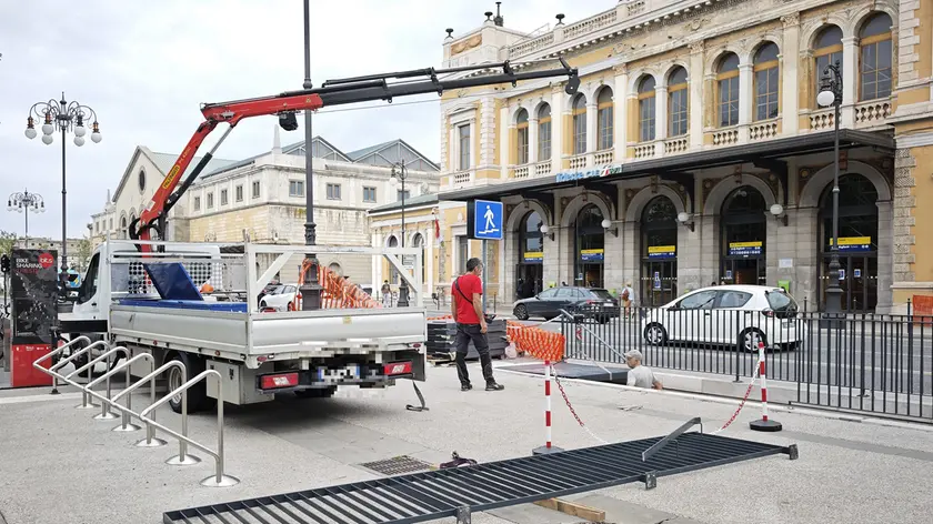 I lavori per sigillare i sottopassaggi in piazza della Libertà (Lasorte)