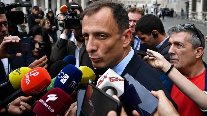 Massimiliano Fedriga risponde alle domande dei giornalisti fuori da Palazzo Chigi