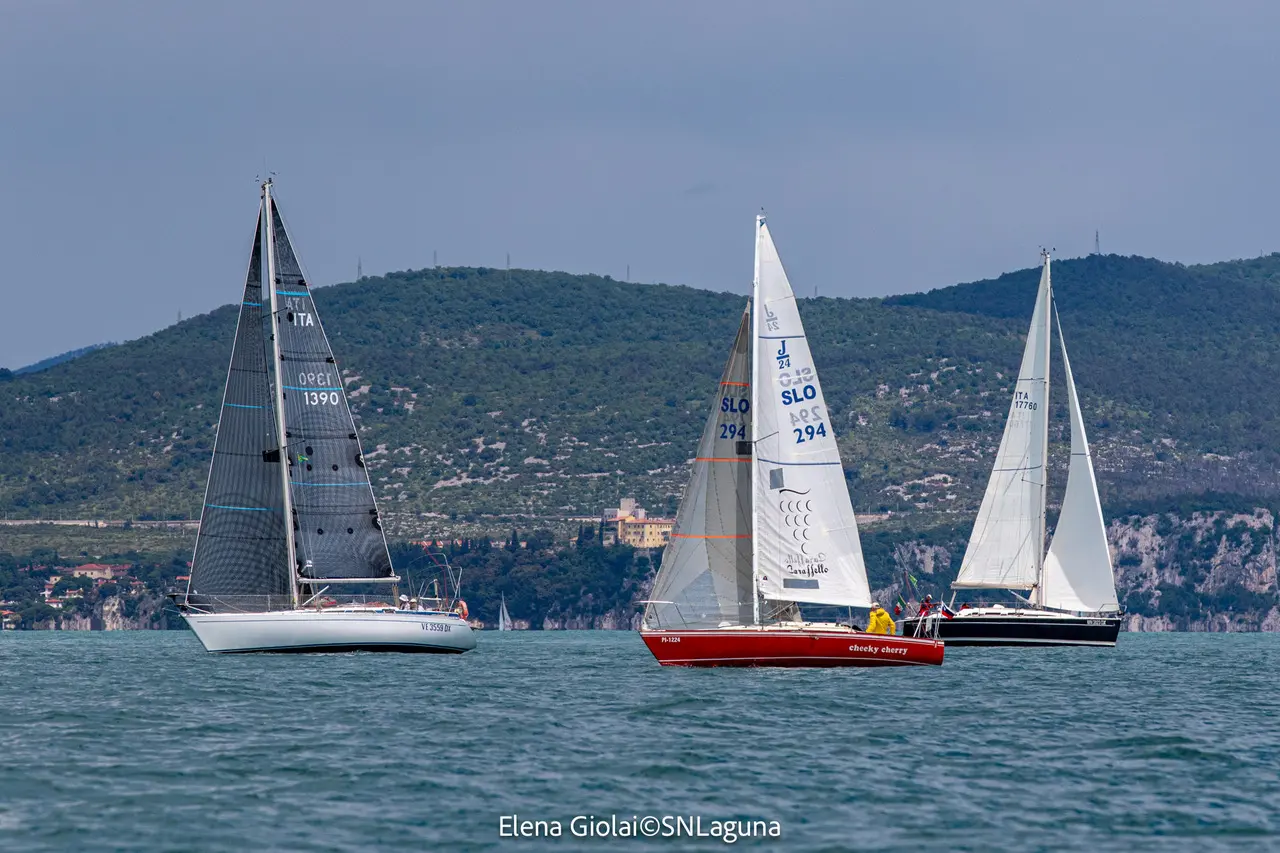 Una fase del Trofeo Rosa dei Venti Traditional, regata che si è disputata sabato 17 maggio (Foto Elena Giolai)