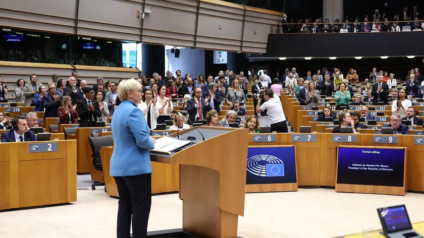 La presidente slovena Pirc Musar parla di Gaza al Parlamento europeo e gli applausi di alcuni deputati