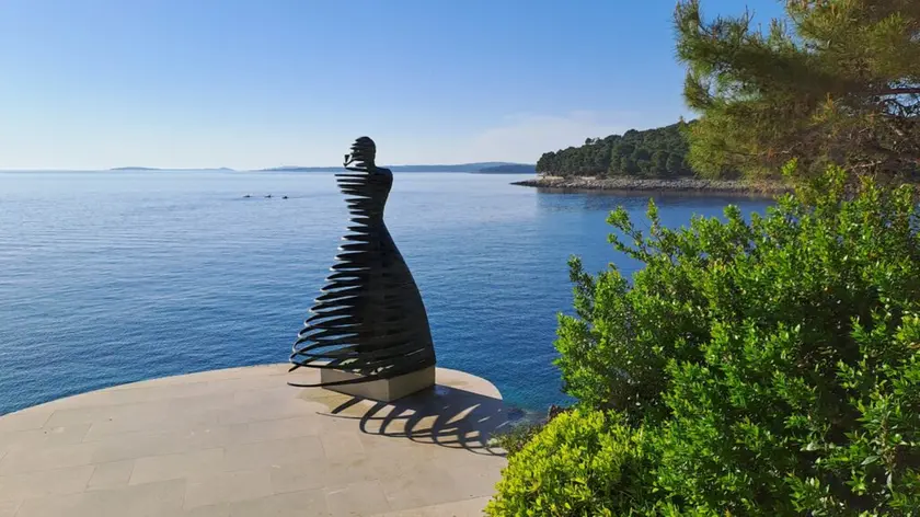 La statua “Addio” di Zvonimira Obad. Foto Novi List