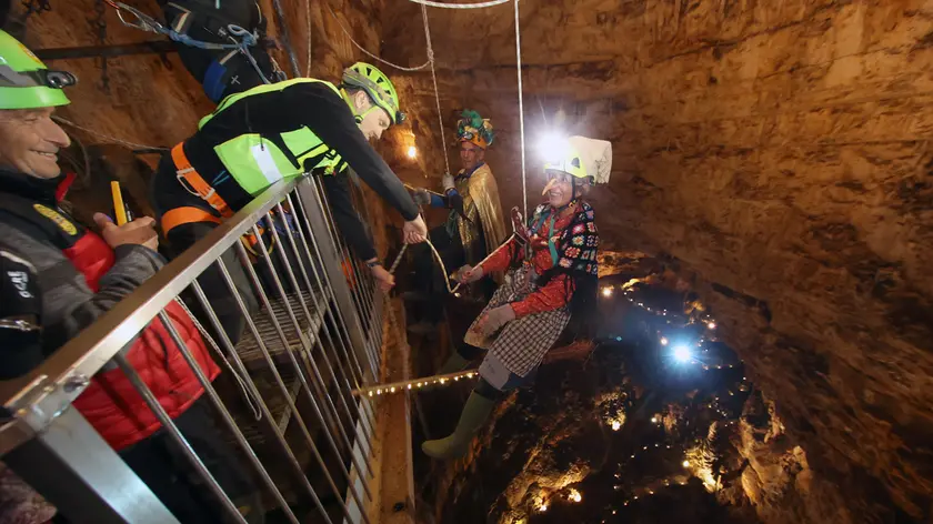 Non solo escursioni e Befana, alla Grotta Gigante si brinda. Foto Lasorte