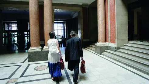 L’atrio del tribunale di Trieste, dove si è celebrato il processo. Foto Bruni