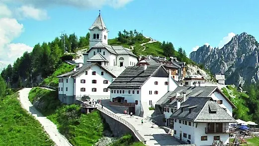 Il monte Lussari d’estate in una foto d’archivio