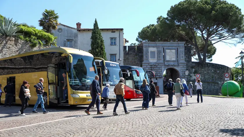 I pullman a Borgo Castello (Tibaldi)