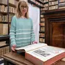 Gabriella Norio responsabile della Biblioteca Hortis ci conduce al secondo piano di Palazzo Biserini. Fotoservizio Silvano
