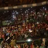 I tifosi triestini "illuminano" il PalaRubini con le torce dei loro cellulari durante il black-out (Foto Bruni)