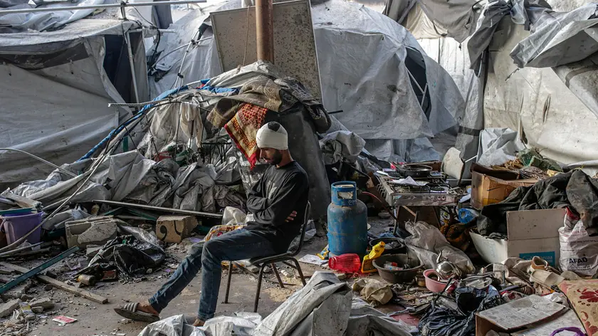 Una immagine dalla Striscia dopo un bombardamento. foto epa
