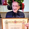 Gianluigi Giovetti, il giorno della seconda laurea, a 102 anni