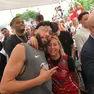 Denzel Valentine insieme a una tifosa della Pallacanestro Trieste (Bruni)