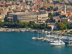 Un'immagine di Pola vista dal mare